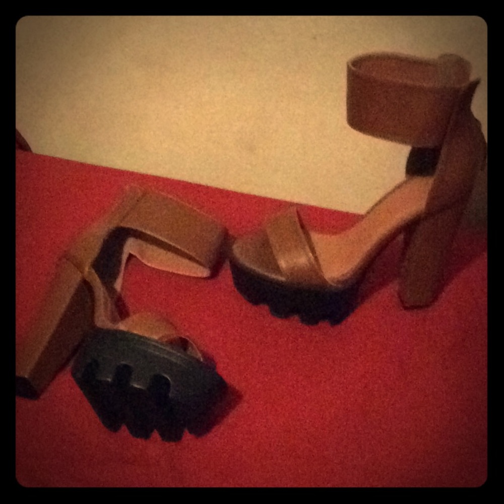 Wild Dive Vive 04 Chunky Heels Platform Pumps